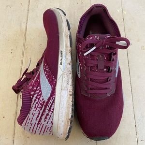 Brook’s Tennis Shoes